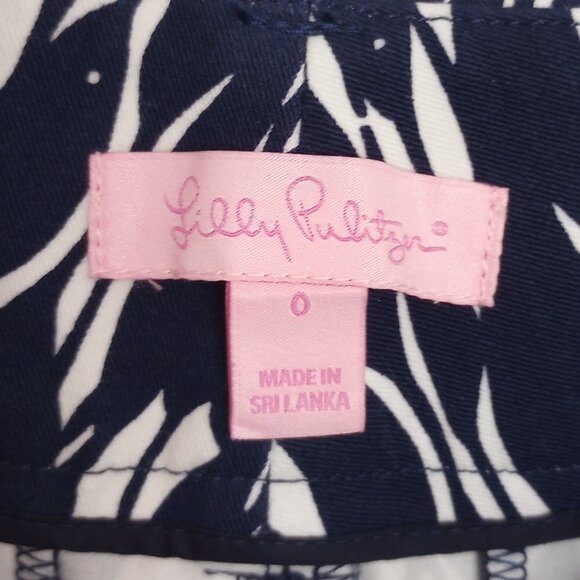 Lilly Pulitzer Luxury Capri Pants in Bright Navy New School Print - Picture 2 of 10